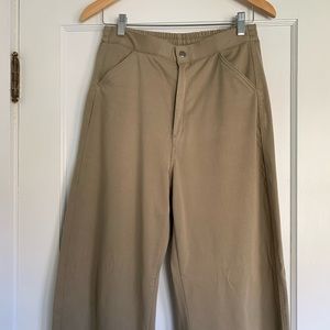 NWOT Uniqlo wide leg twill pants, khaki colored, size M